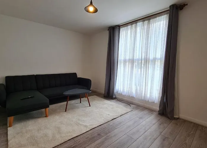 185 Lanark Properties